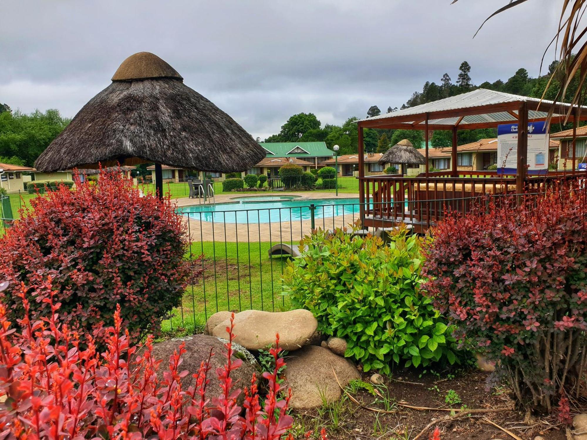 Gooderson Leisure Riverbend Chalets Self Catering And Timeshare Gold Crown Resort Drakensberg Garden Buitenkant foto